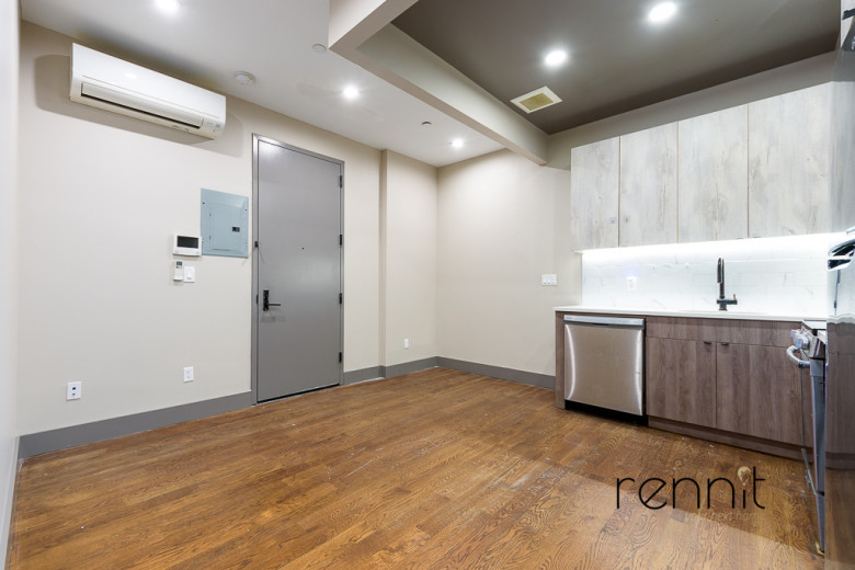 209 Troy Ave, Apt 1B Image 4