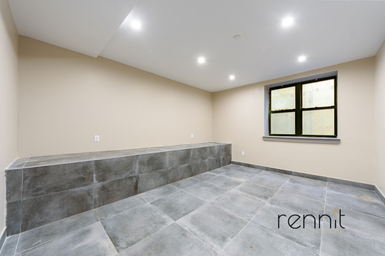 209 Troy Ave, Apt 1B Image 9