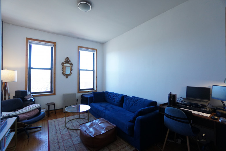420 Melrose St, Apt 2R Image 1