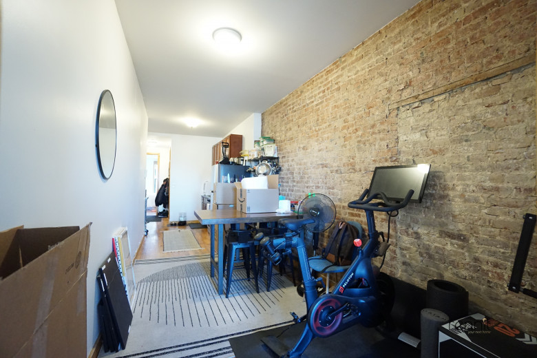 420 Melrose St, Apt 2R Image 11