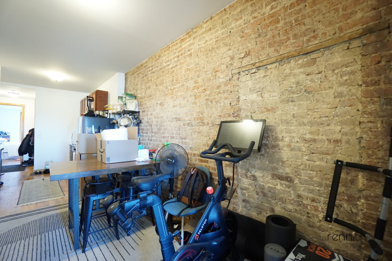 420 Melrose St, Apt 2R Image 3