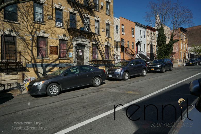 327 43rd St, Apt 8 Image 9