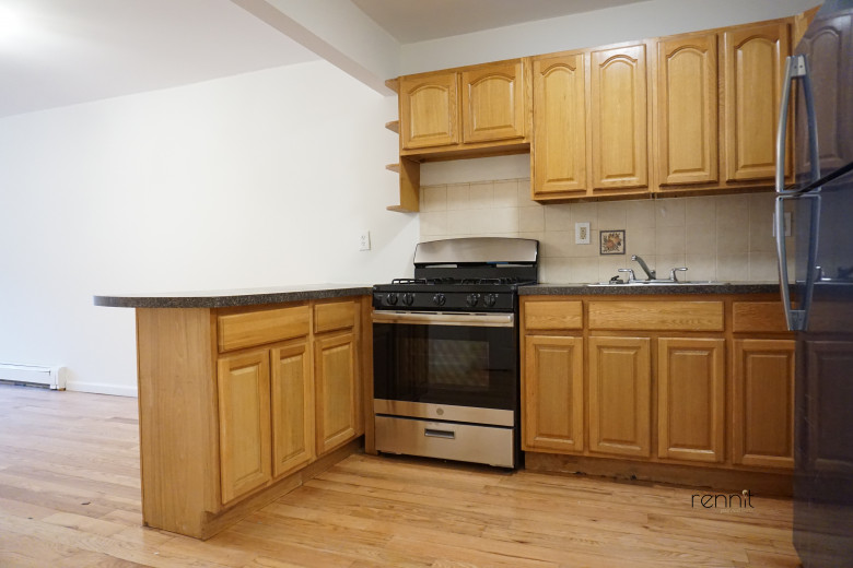 185 Pulaski St, Apt 1 Image 4