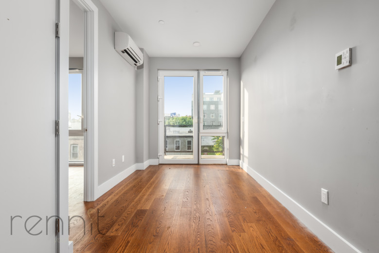 853 Lexington Ave, Apt 4D Image 3