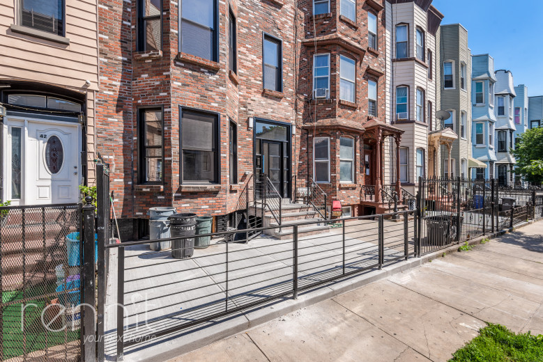 40 Cornelia St, Apt 3 Image 22