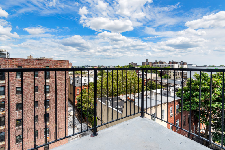 35 Kingston Ave, Apt 701 Image 4