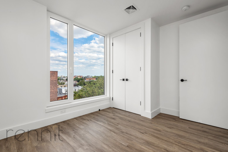 35 Kingston Ave, Apt 701 Image 6