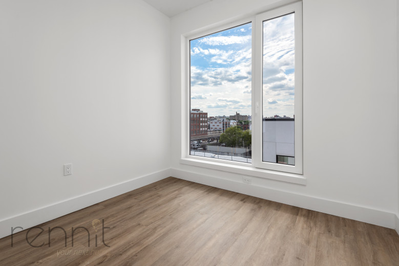 35 Kingston Ave, Apt 701 Image 8
