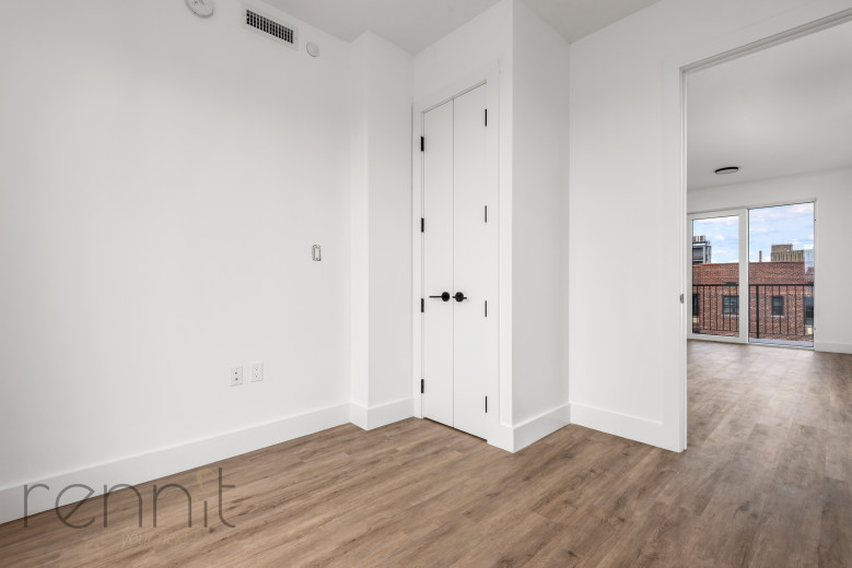 35 Kingston Ave, Apt 701 Image 9
