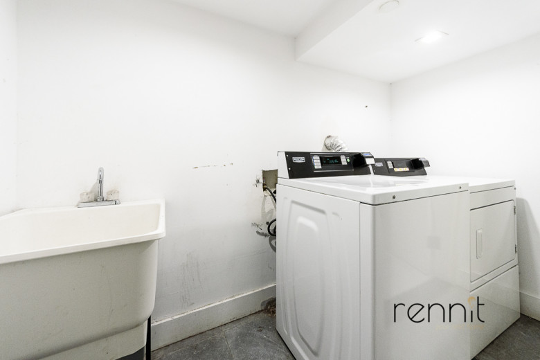 1031 Montgomery St, Apt 3F Image 14