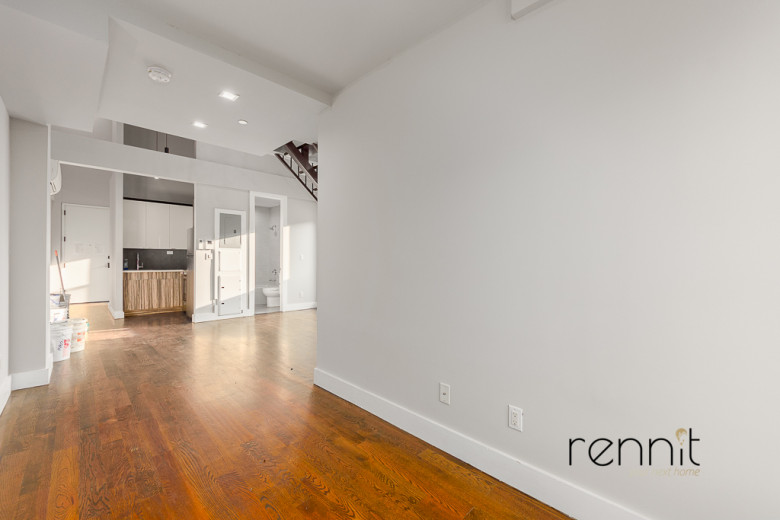 1031 Montgomery St, Apt 3R Image 2