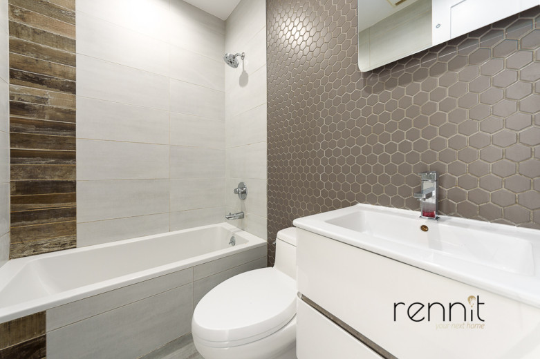 1031 Montgomery St, Apt 3R Image 9