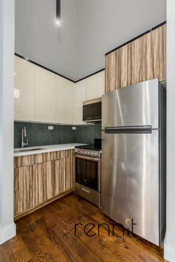 1031 Montgomery St, Apt 3R Image 3