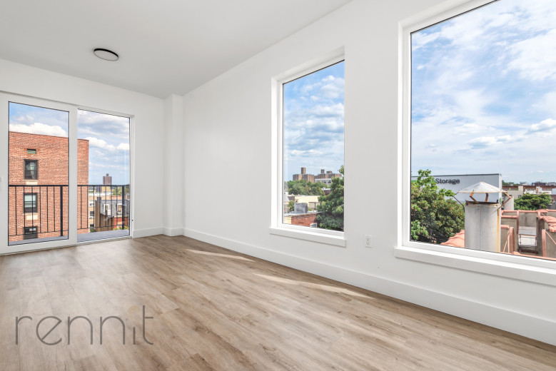 35 Kingston Ave, Apt 504 Image 1
