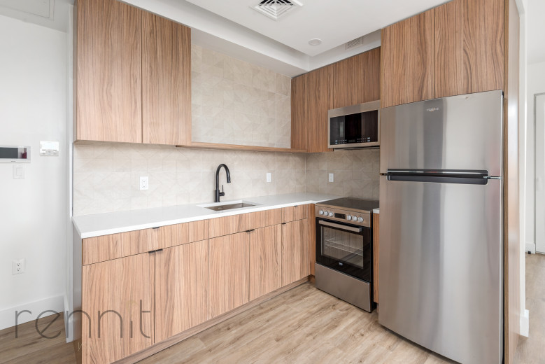35 Kingston Ave, Apt 504 Image 2
