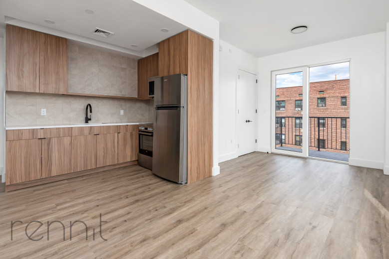 35 Kingston Ave, Apt 504 Image 3