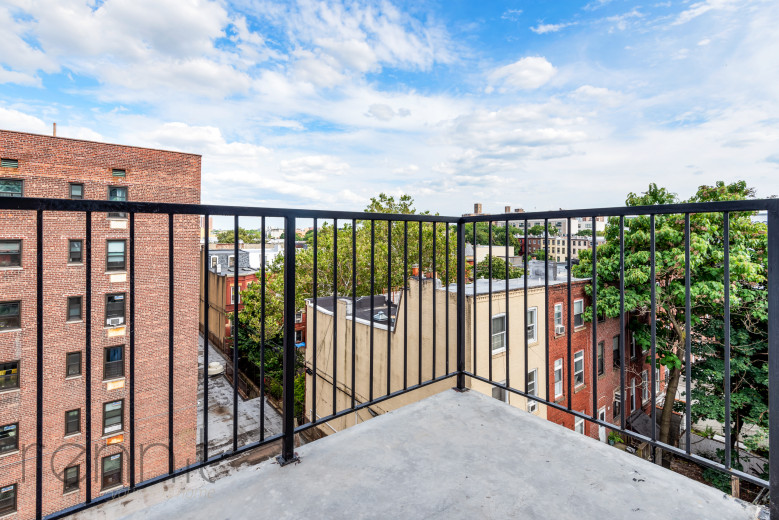 35 Kingston Ave, Apt 504 Image 4