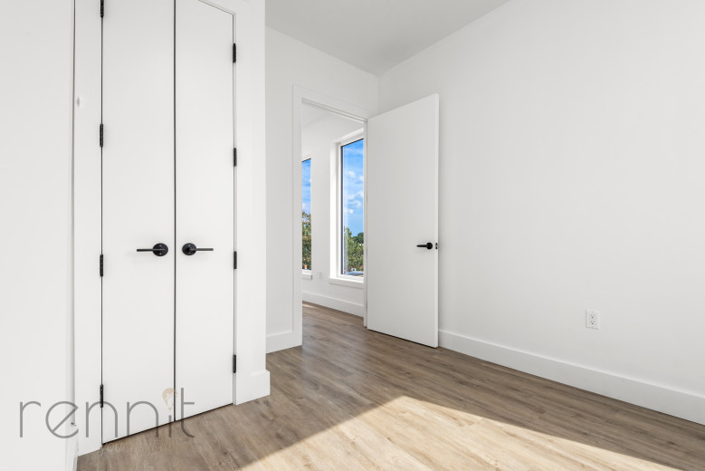 35 Kingston Ave, Apt 504 Image 7