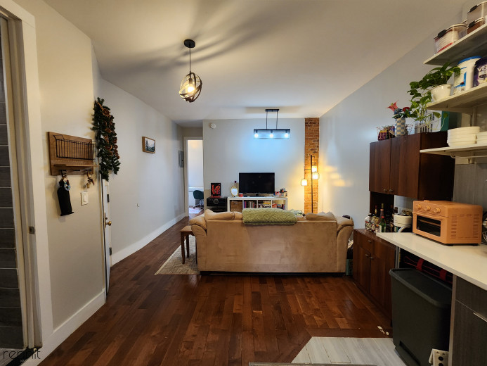 143 Cornelia St, Apt 2 Image 2