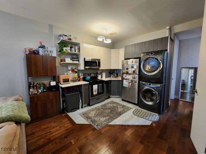 143 Cornelia St, Apt 2 Image 4