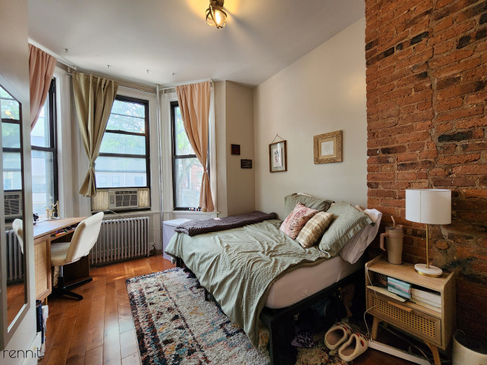 143 Cornelia St, Apt 2 Image 6