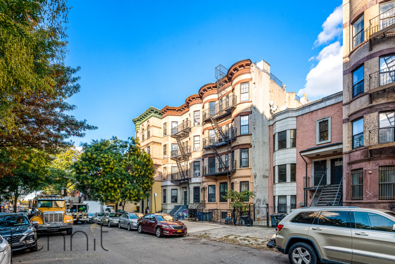 137 Albany Ave, Apt 2R Image 15