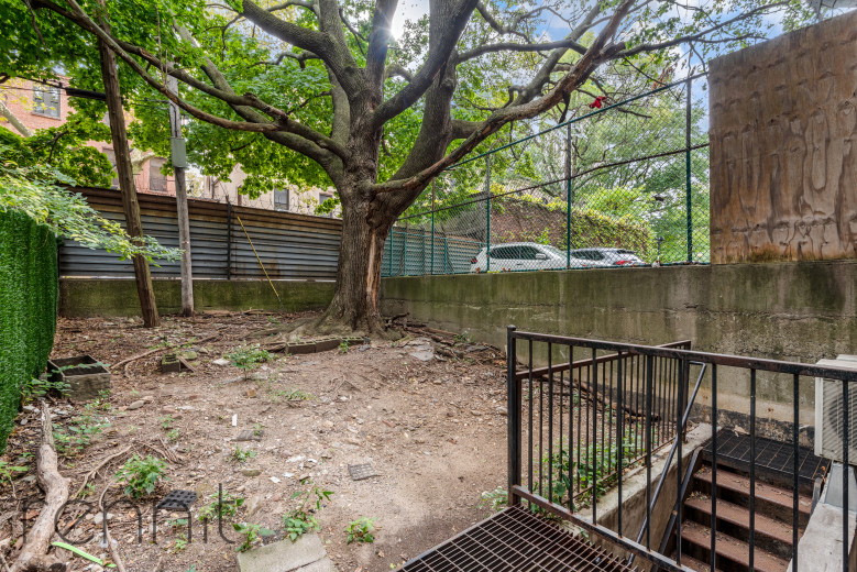 562 Park Pl, Apt 1B Image 1