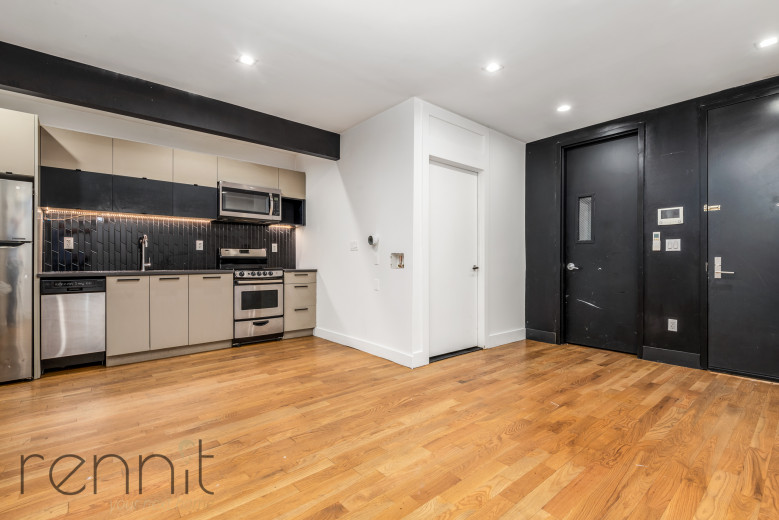 562 Park Pl, Apt 1B Image 2
