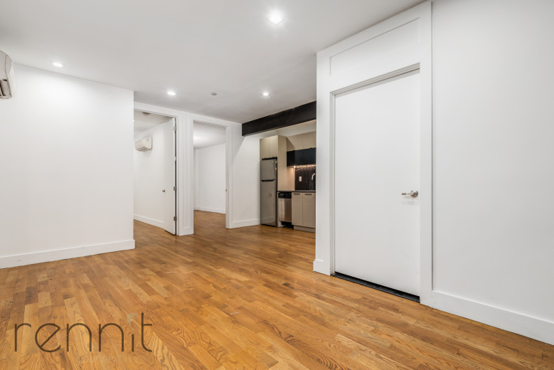 562 Park Pl, Apt 1B Image 3