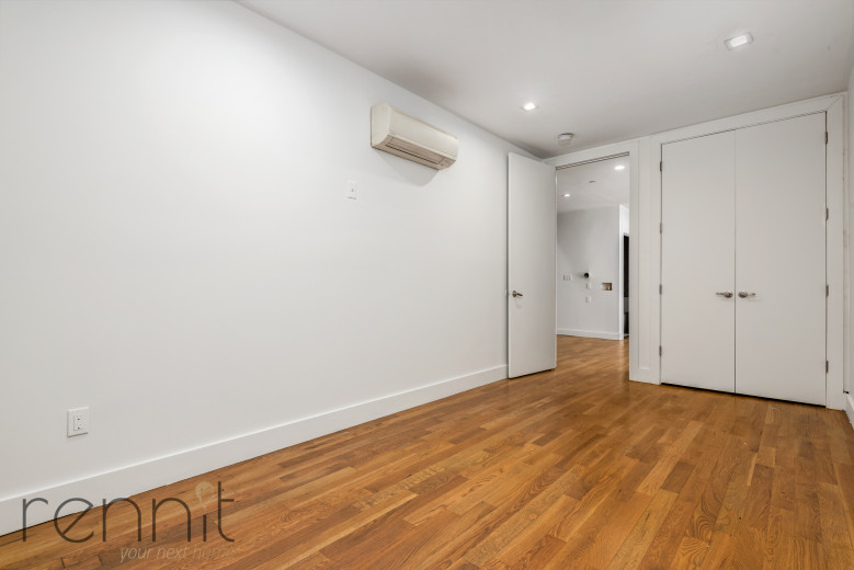 562 Park Pl, Apt 1B Image 6