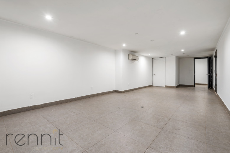 562 Park Pl, Apt 1B Image 9