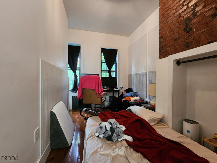 640 Kosciuszko St, Apt 3R Image 5