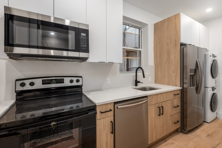 2039 Gates Ave, Apt 2B Image 2