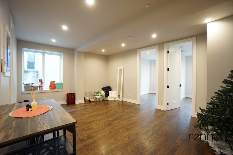 1031 Montgomery St, Apt 2F Image 2