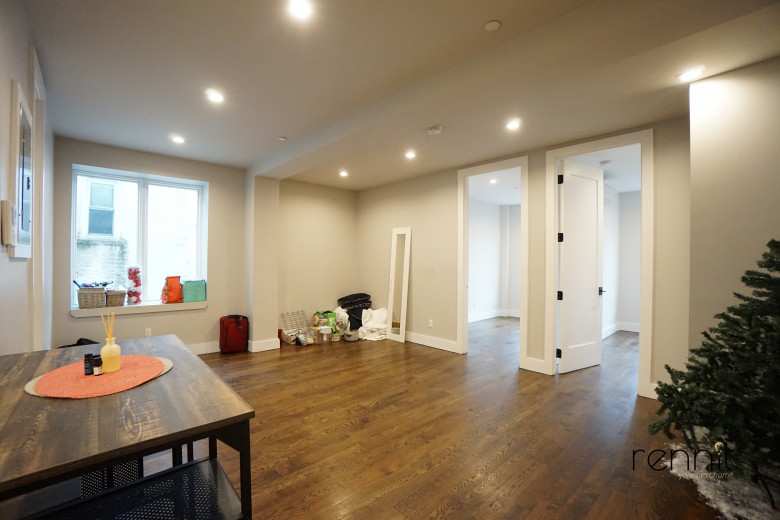 1031 Montgomery St, Apt 2F Image 11