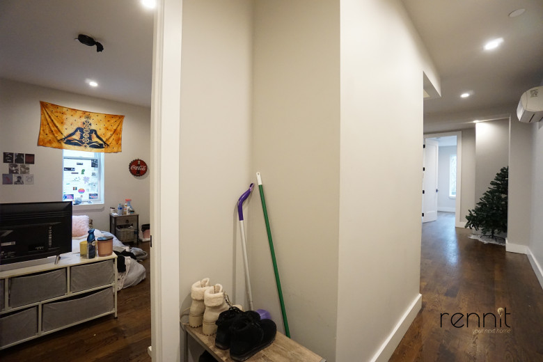 1031 Montgomery St, Apt 2F Image 4