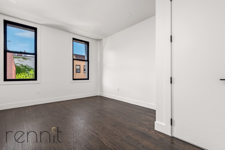 241 Devoe St, Apt 3R Image 4