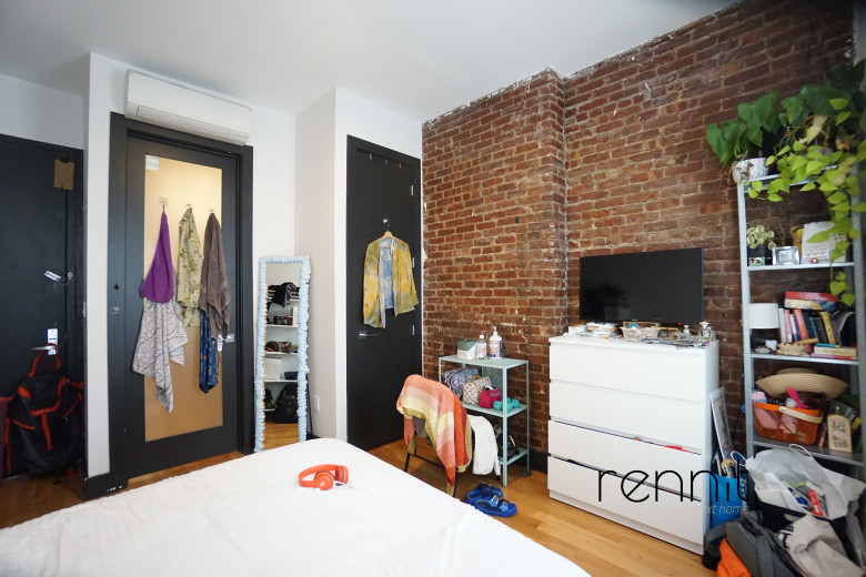 129 Thames St, Apt 2R Image 5