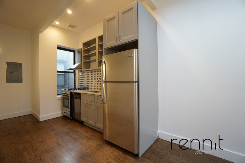 1689 Gates Ave, Apt 2Front Image 3