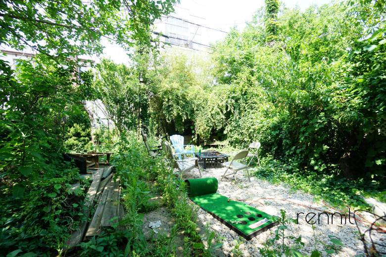 241 Devoe St, Apt 1R Image 10