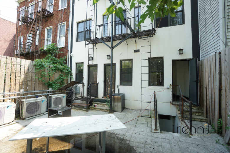 241 Devoe St, Apt 1R Image 11