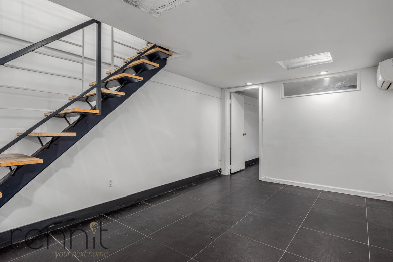 241 Devoe St, Apt 1R Image 12