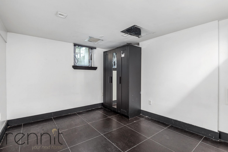 241 Devoe St, Apt 1R Image 13