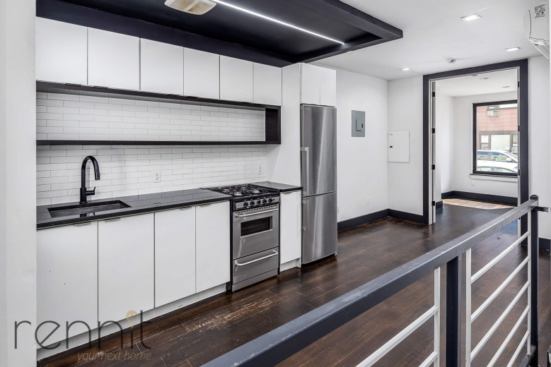 241 Devoe St, Apt 1R Image 3