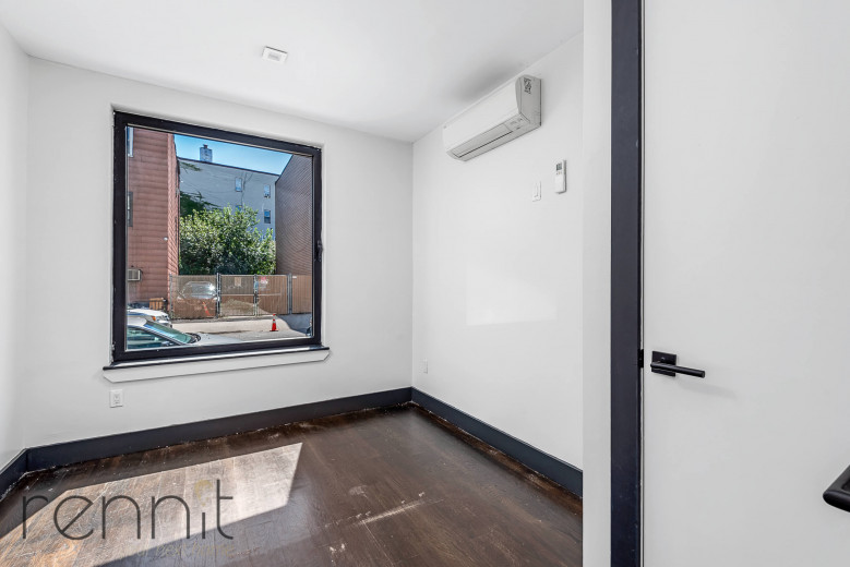 241 Devoe St, Apt 1R Image 5