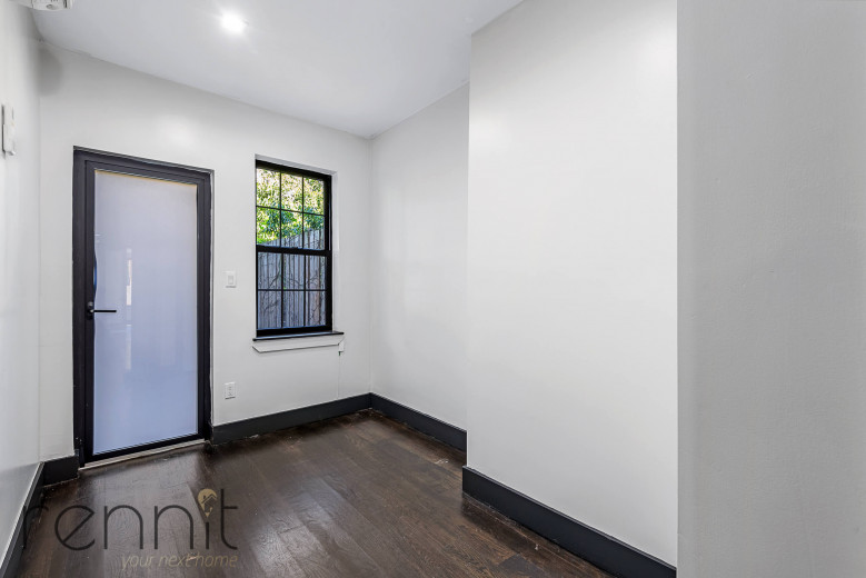 241 Devoe St, Apt 1R Image 6