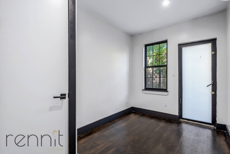 241 Devoe St, Apt 1R Image 8