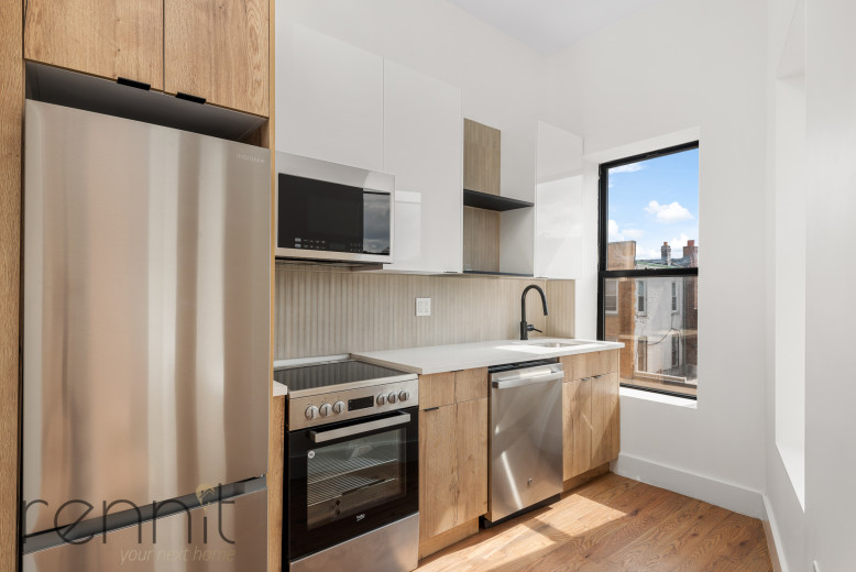 71-33 65 Pl, Apt 3A Image 2