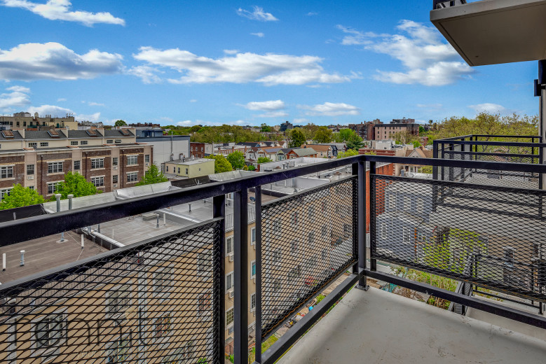 937 Rogers Ave, Apt 5D Image 1