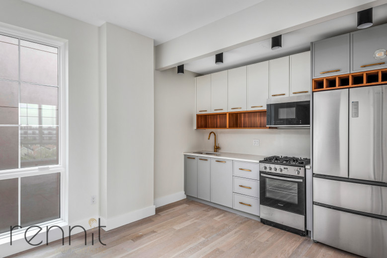 937 Rogers Ave, Apt 5D Image 2